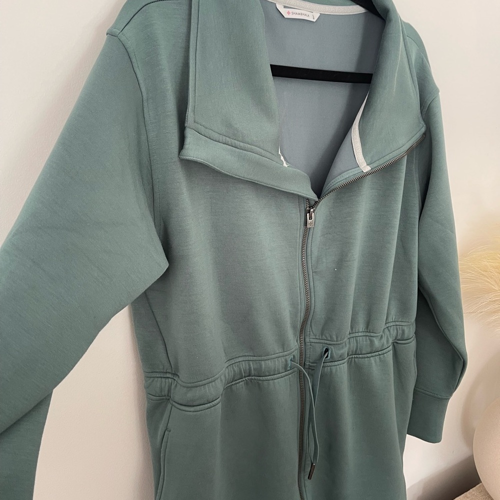 Elegant Sage Green Zip-Up Cardigan - Picture 2 of 4